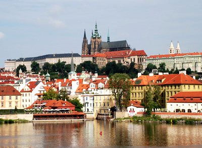 Prague Explorer Walking Tour and Boat Trip