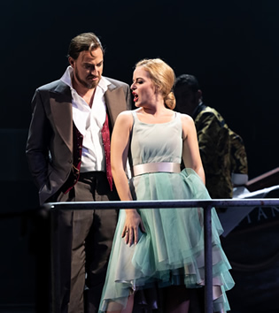 New Year's Eve Gala: Ball im Savoy & Dinner at the Prague State Opera in Prague. Opera by Paul Abraham