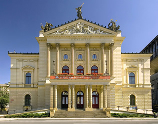 New Year's Eve Gala: Ball im Savoy & Dinner at the Prague State Opera in Prague12. Opera by Paul Abraham
