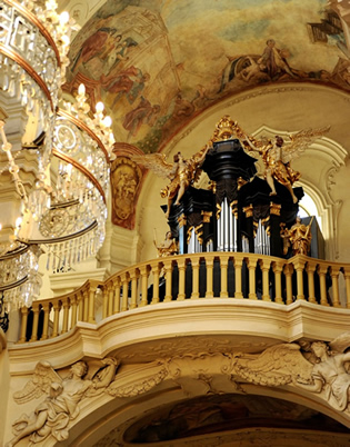 Best of Classical Music at St. Nicholas Church at Old Town Square in Prague3