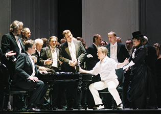 La traviata at the Prague State Opera in Prague. Opera by Giuseppe Verdi - Photo 6