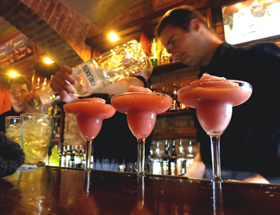 Aloha Bar & Club - Photo 2