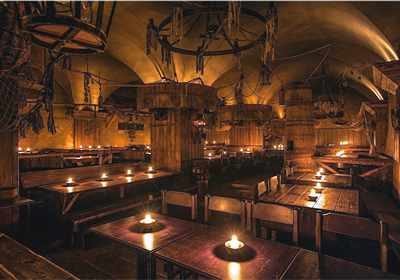 Só não venda a alma (por um preço baixo) Medieval-tavern